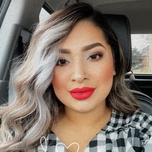 Meet your Posher, Cinthia